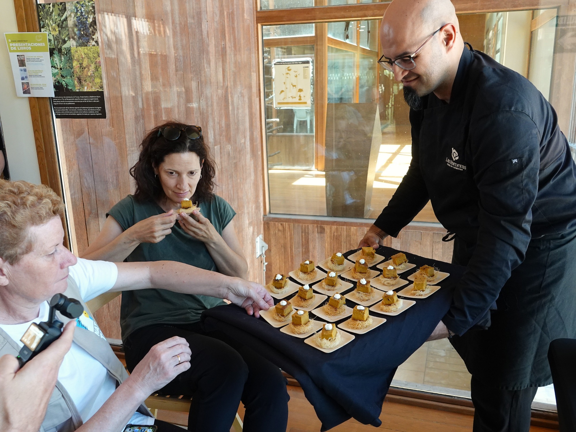 La presentación del libro 'La cocina del bosque' estuvo acompañada de un showcooking