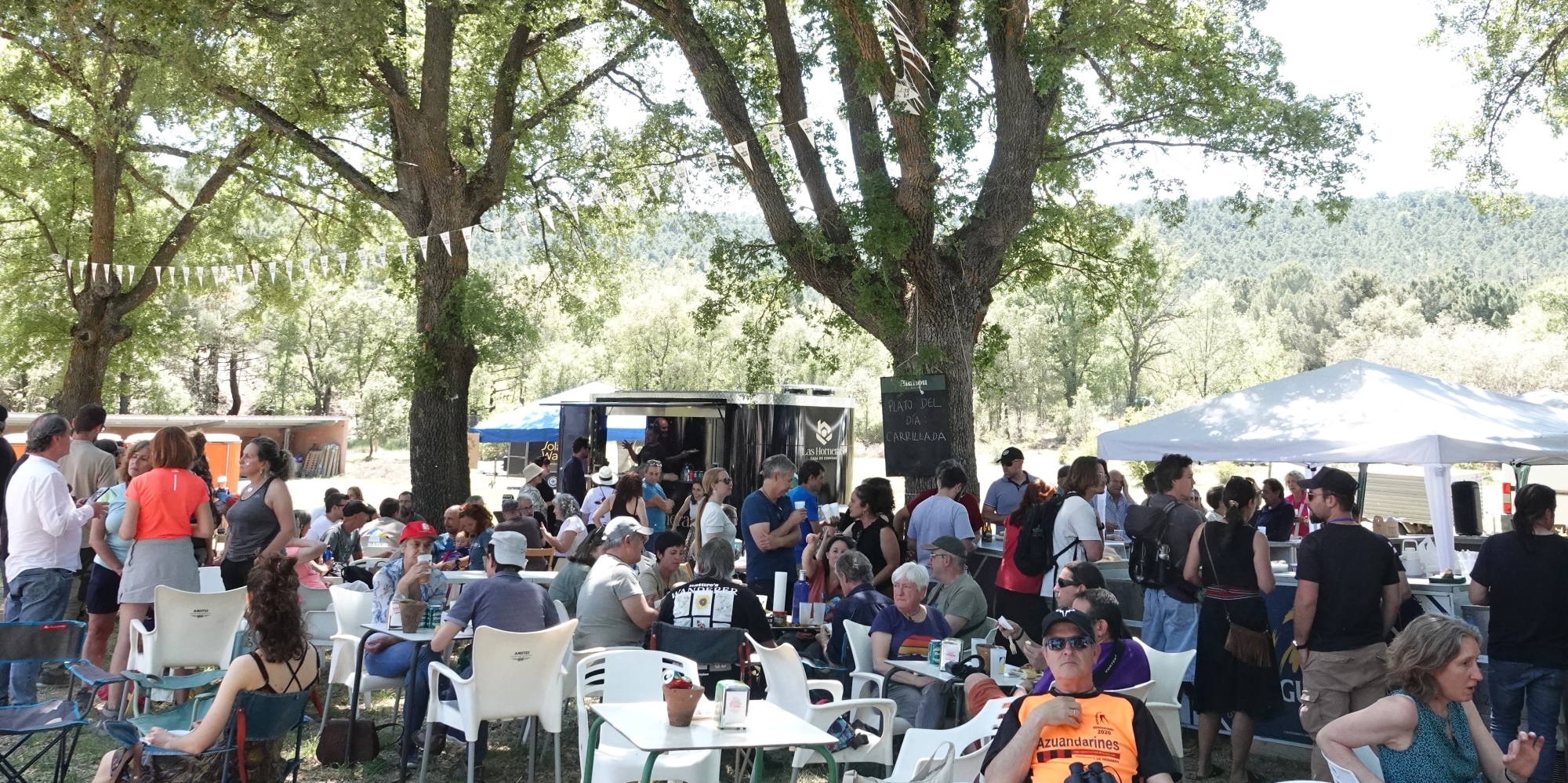 Visitantes de la feria, en la zona gastronómica